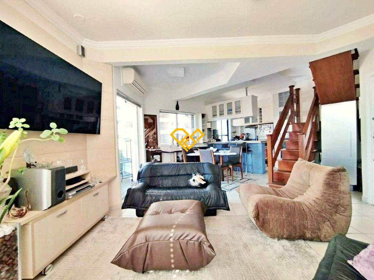 Apartamento Duplex à venda no Ponta da Praia: Sala