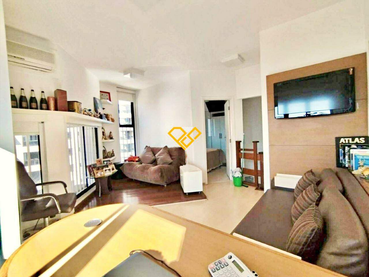 Apartamento Duplex à venda no Ponta da Praia: Sala