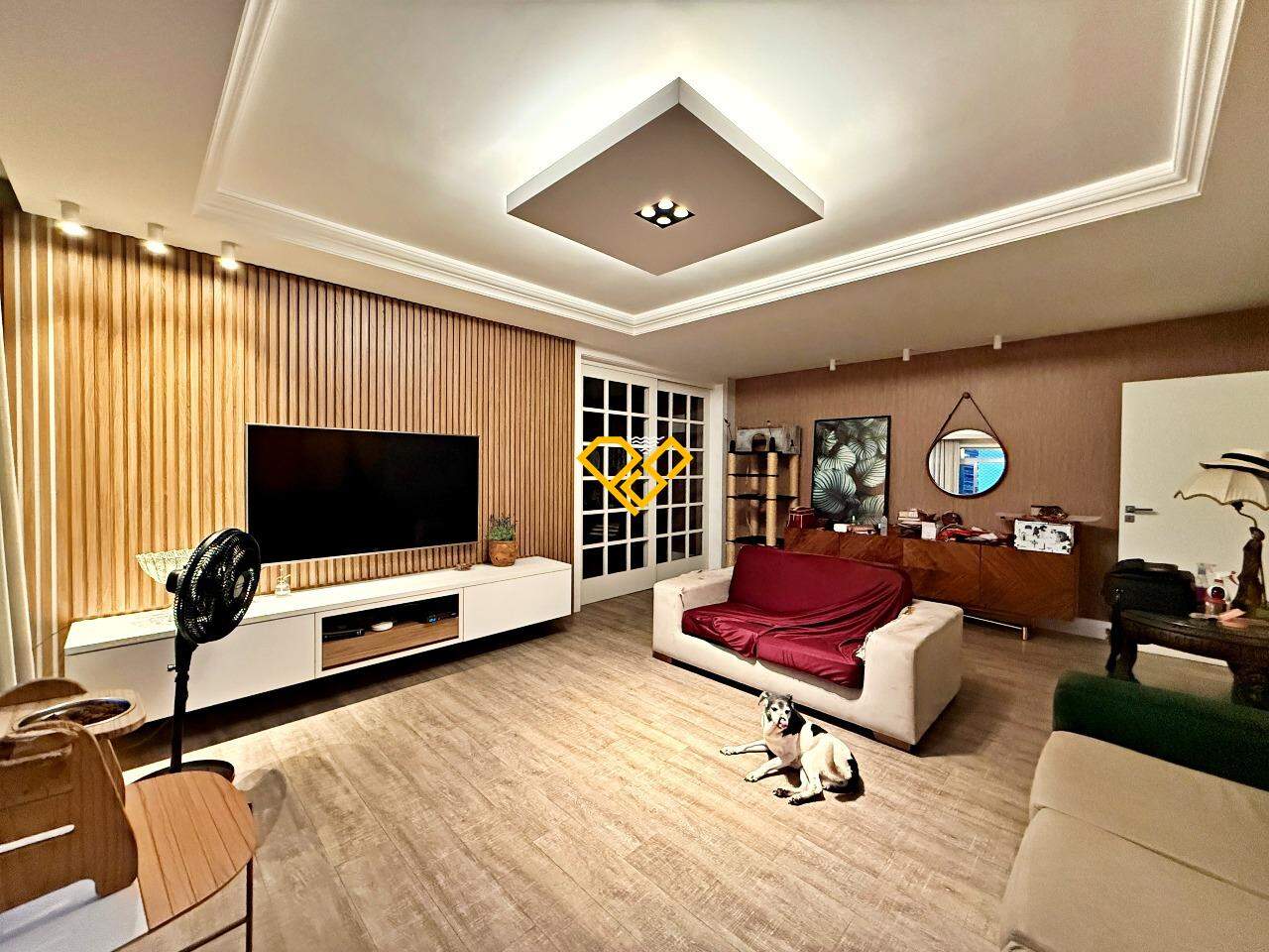 Cobertura à venda no Ponta da Praia: Sala 1° piso