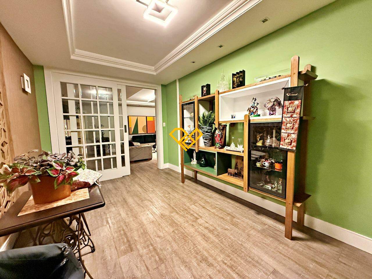 Cobertura à venda no Ponta da Praia: Sala 1° piso