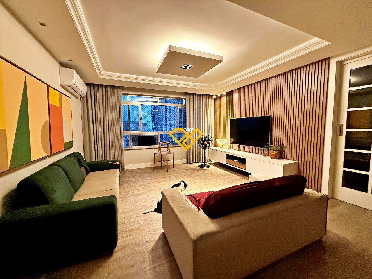 Cobertura à venda no Ponta da Praia: Sala 1° piso