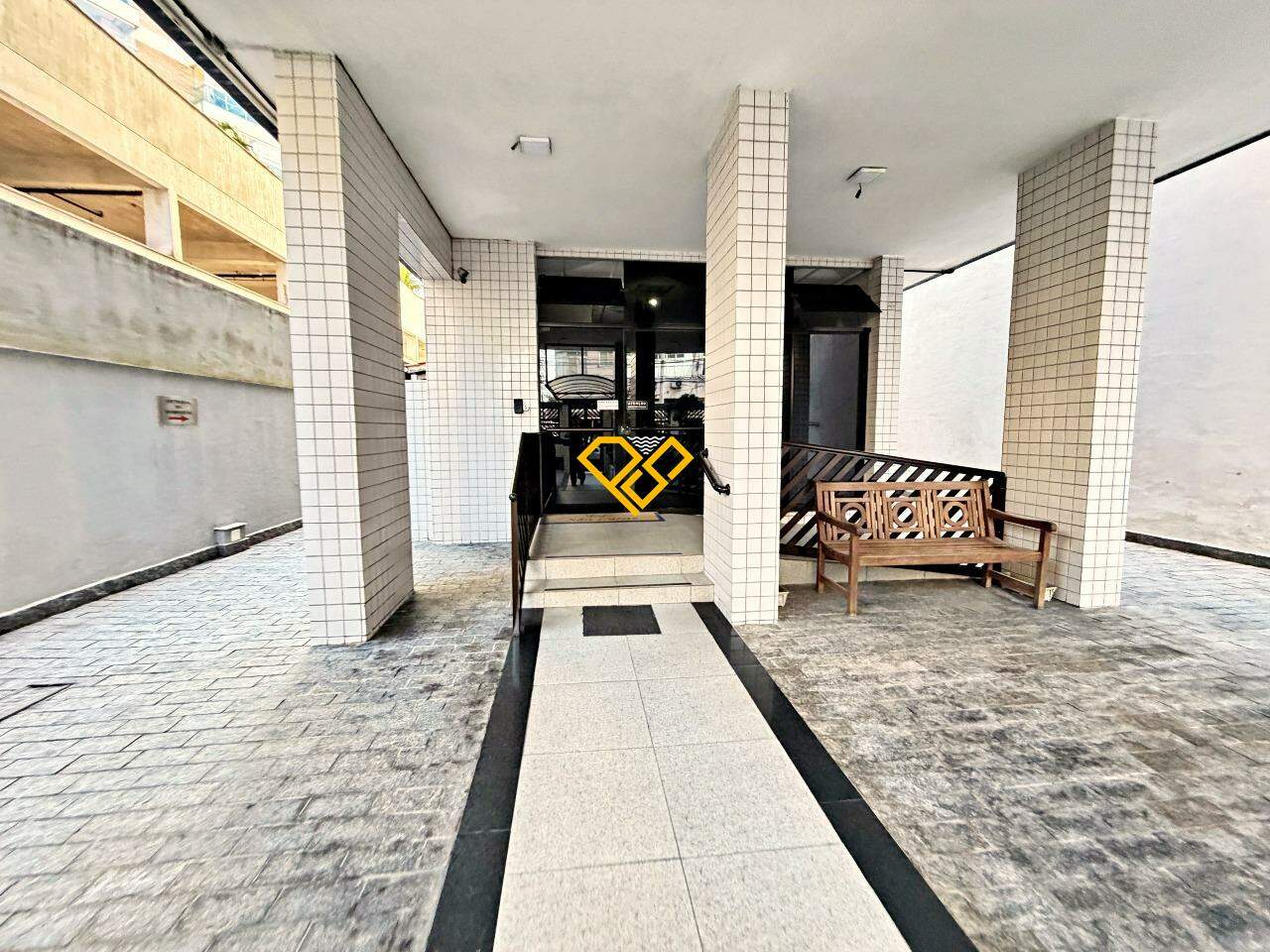 Apartamento para aluguel no Embaré: Hall de entrada do condomínio