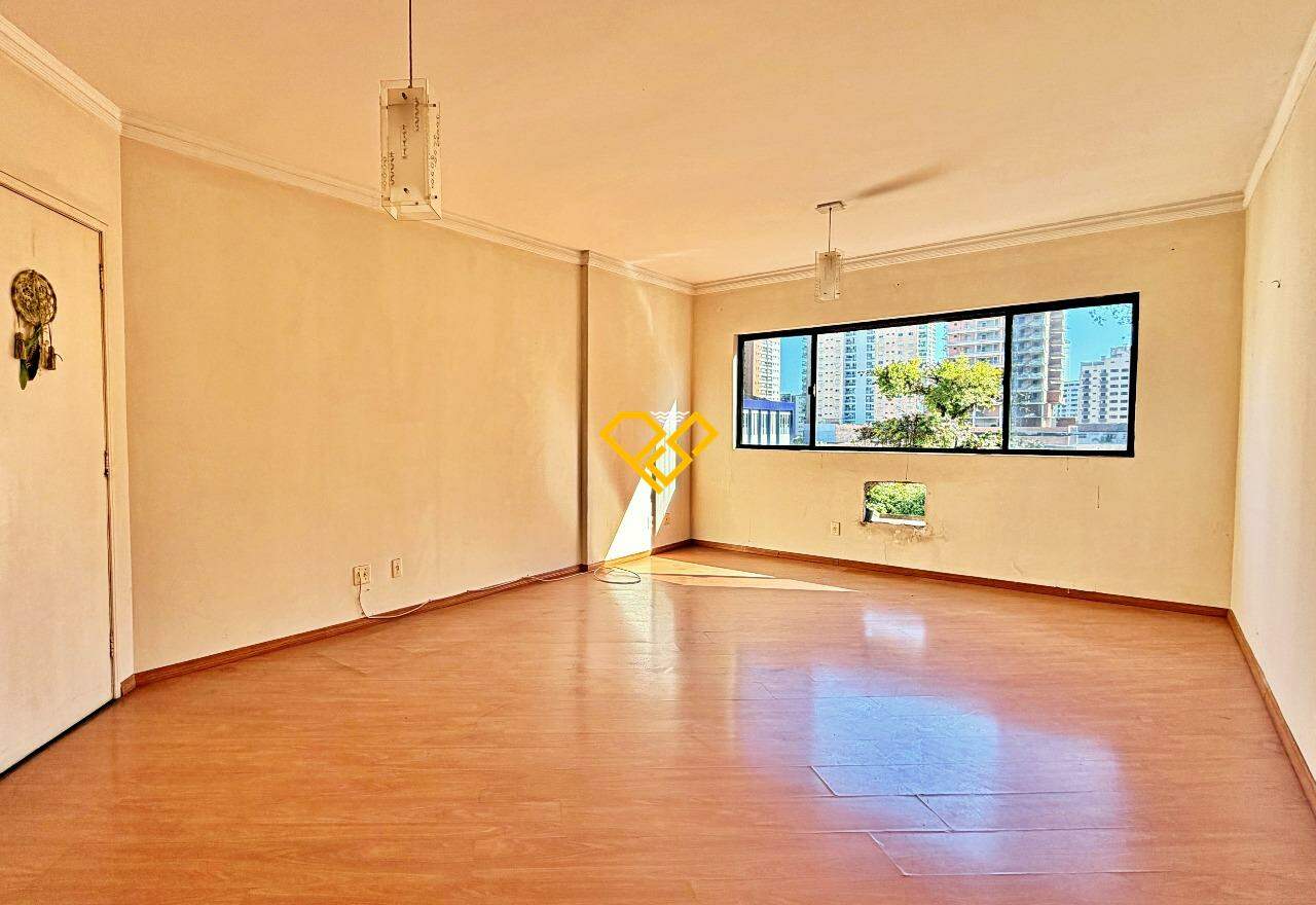 Apartamento à venda no Ponta da Praia: Sala