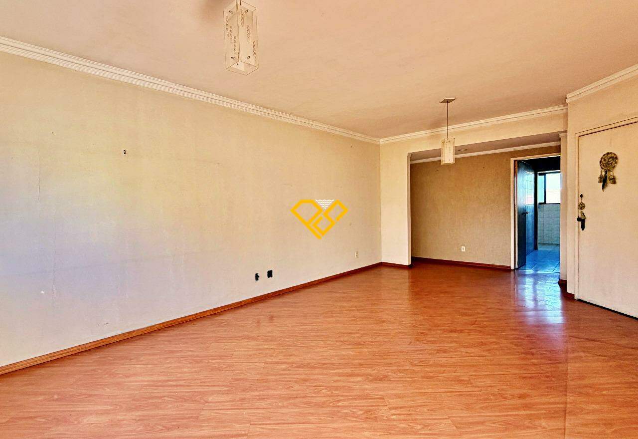 Apartamento à venda no Ponta da Praia: Sala