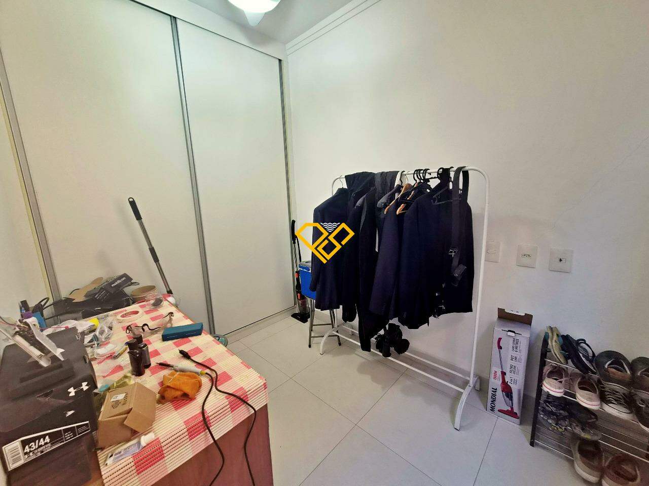 Apartamento à venda no Embaré: Dependência