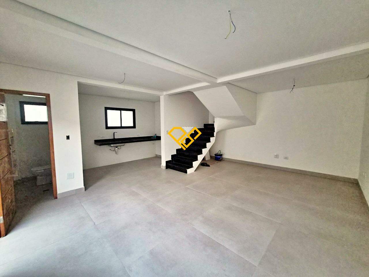Sobrado à venda no Estuário: Sala