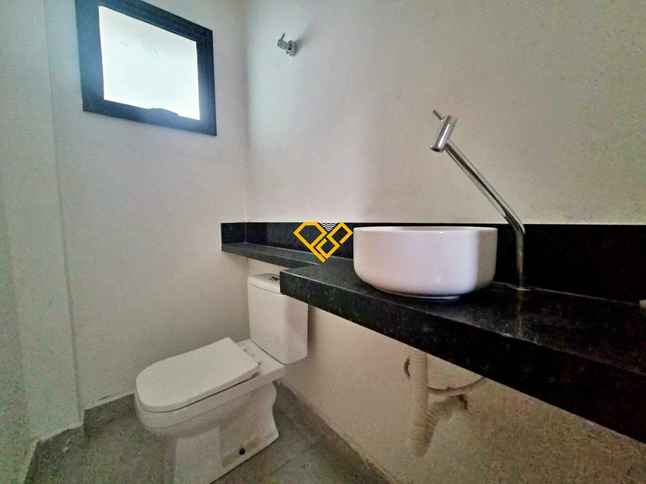 Sobrado à venda no Estuário: Lavabo