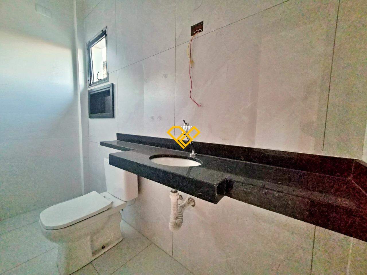 Sobrado à venda no Estuário: Wc suíte americana 2 e 3