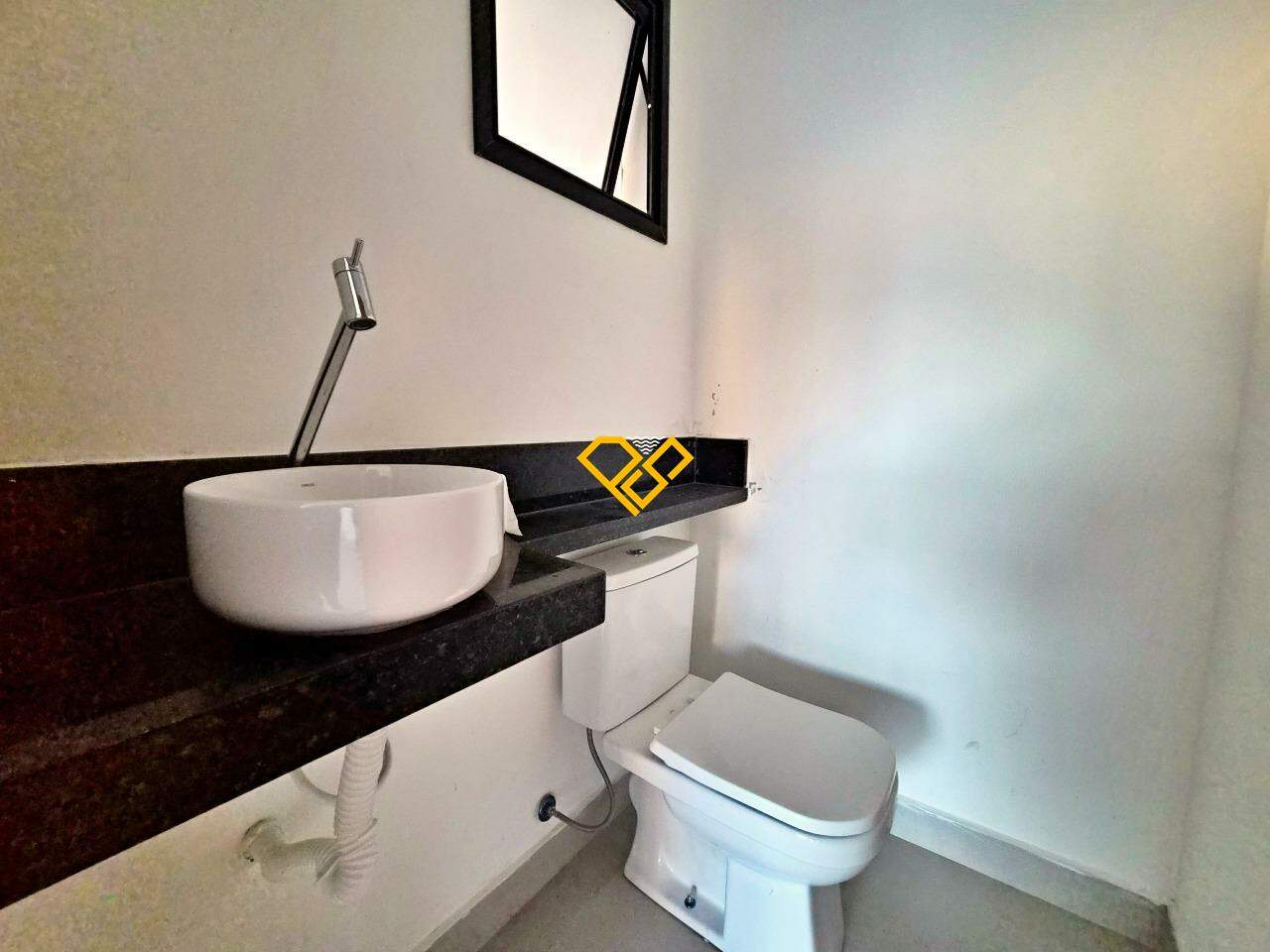 Sobreposta Alta à venda no Estuário: Lavabo