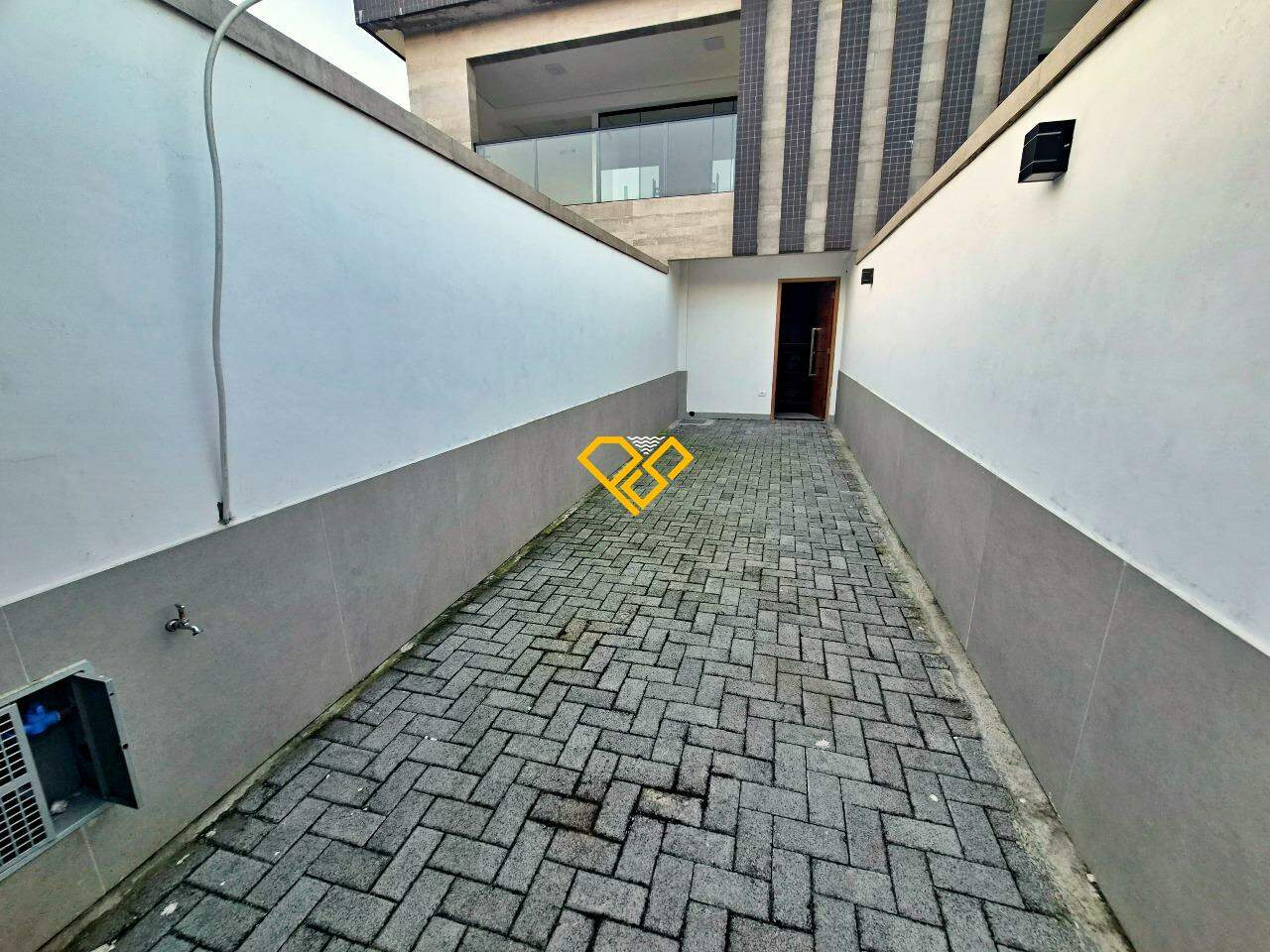Sobreposta Alta à venda no Estuário: Garagem