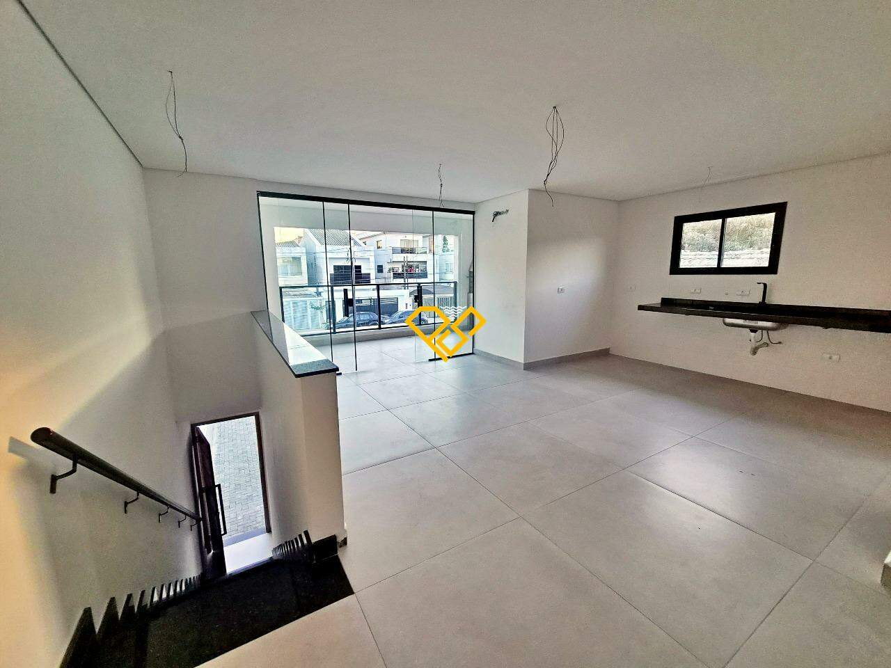Sobreposta Alta à venda no Estuário: Sala e cozinha integrada
