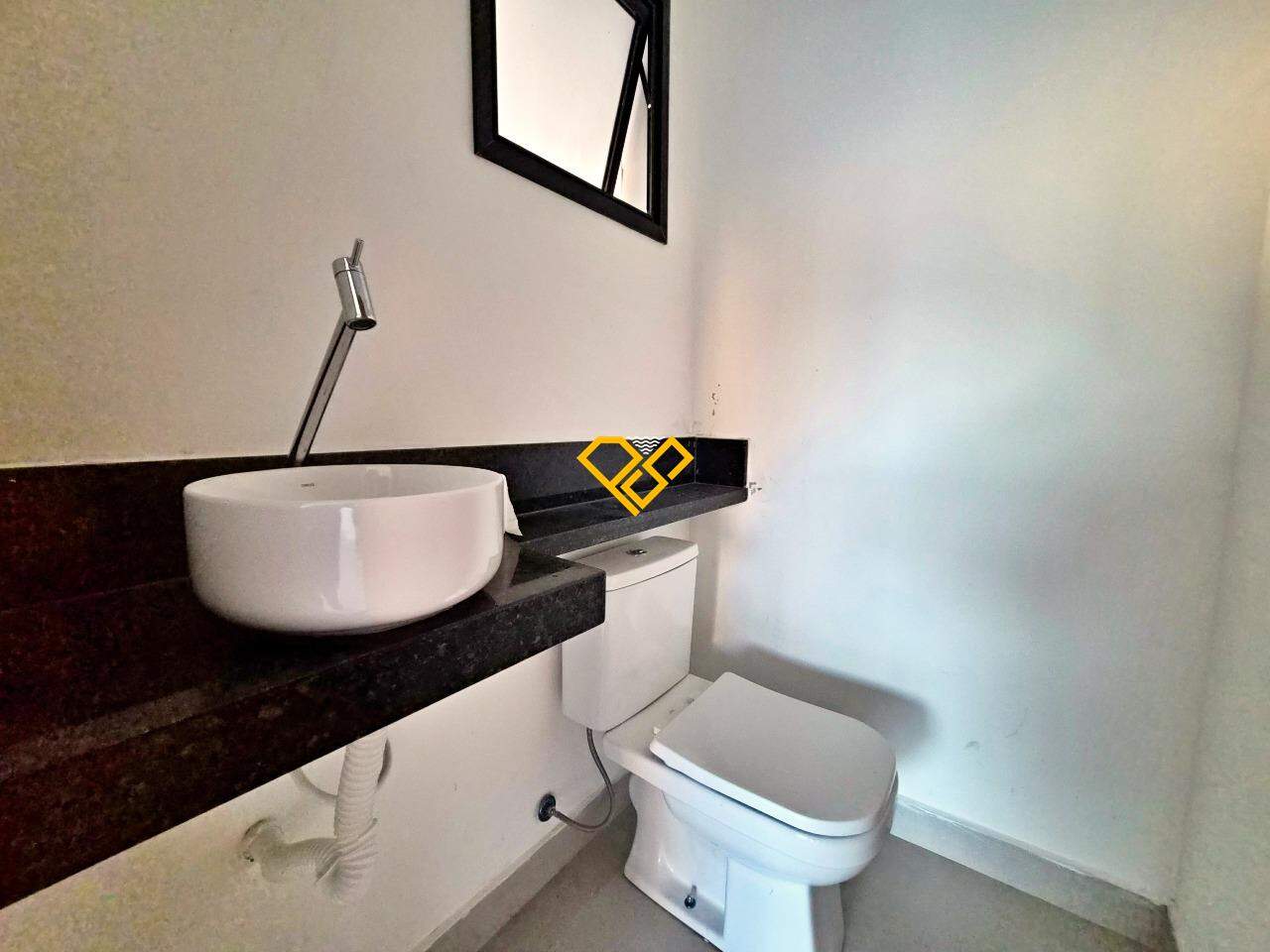 Sobreposta Alta à venda no Estuário: Lavabo