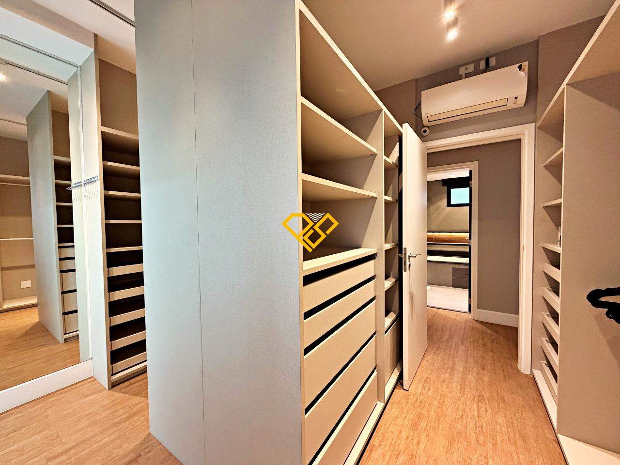 Apartamento à venda no Aparecida: Closet Suíte 3