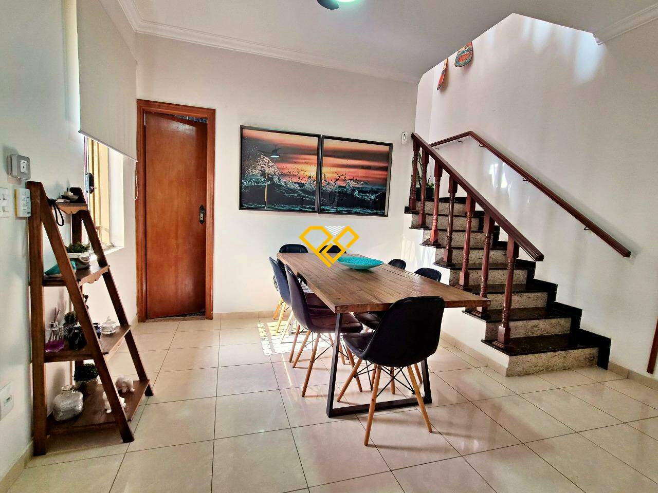 Sobrado à venda no Ponta da Praia: Sala 1° andar