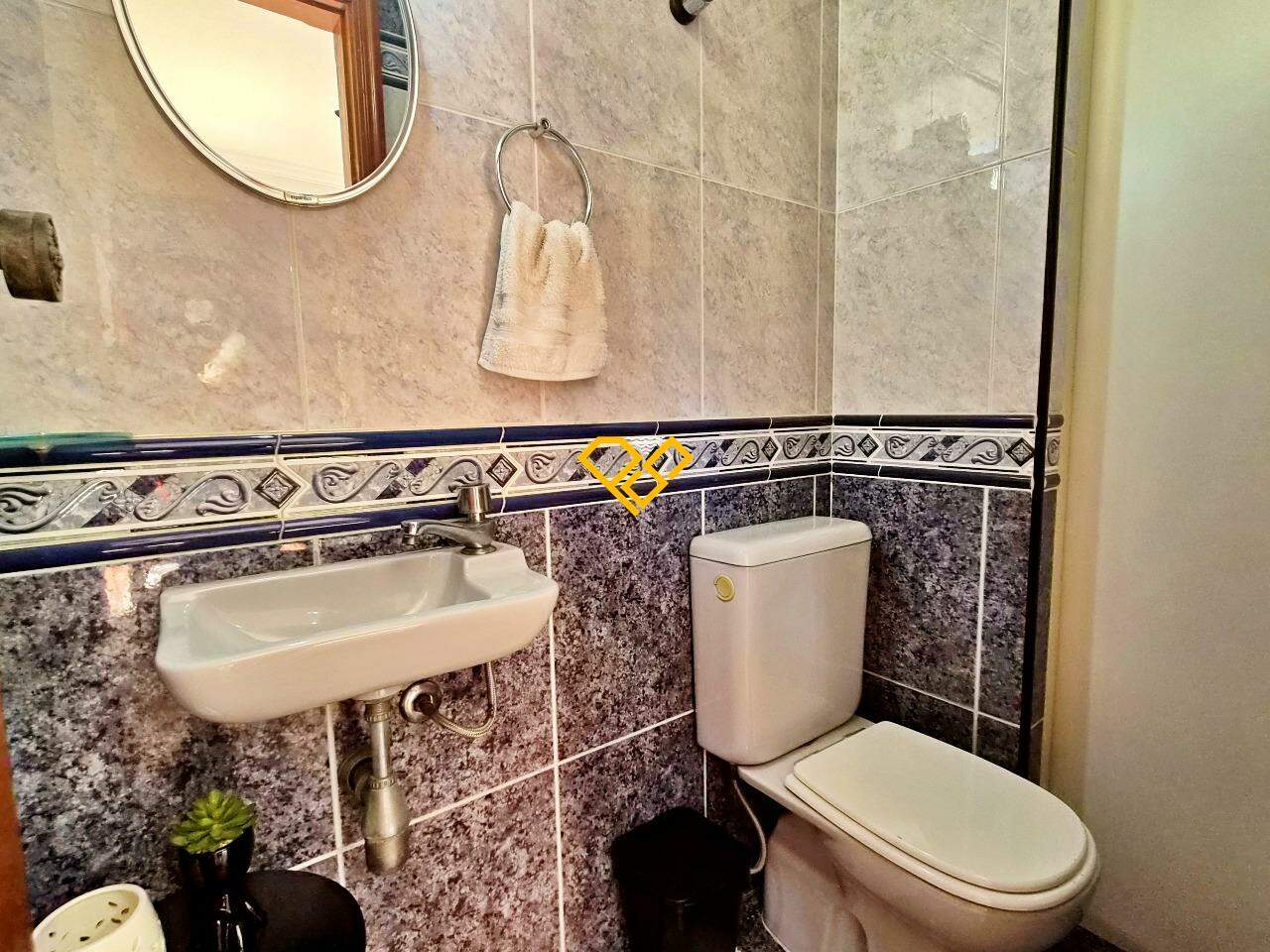 Sobrado à venda no Ponta da Praia: Lavabo