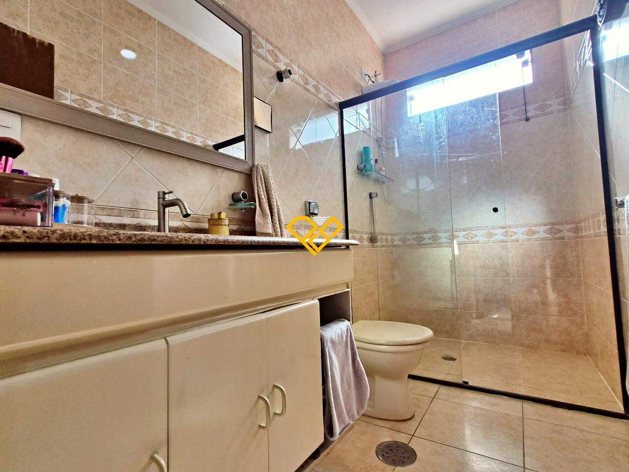 Sobrado à venda no Ponta da Praia: Wc suíte 1