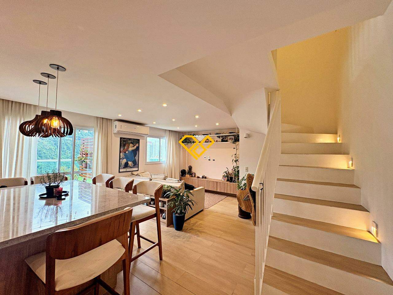 Apartamento Duplex para aluguel no José Menino: Sala