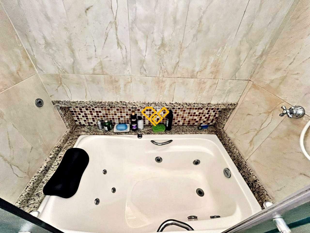 Apartamento à venda no Gonzaga: Wc suíte