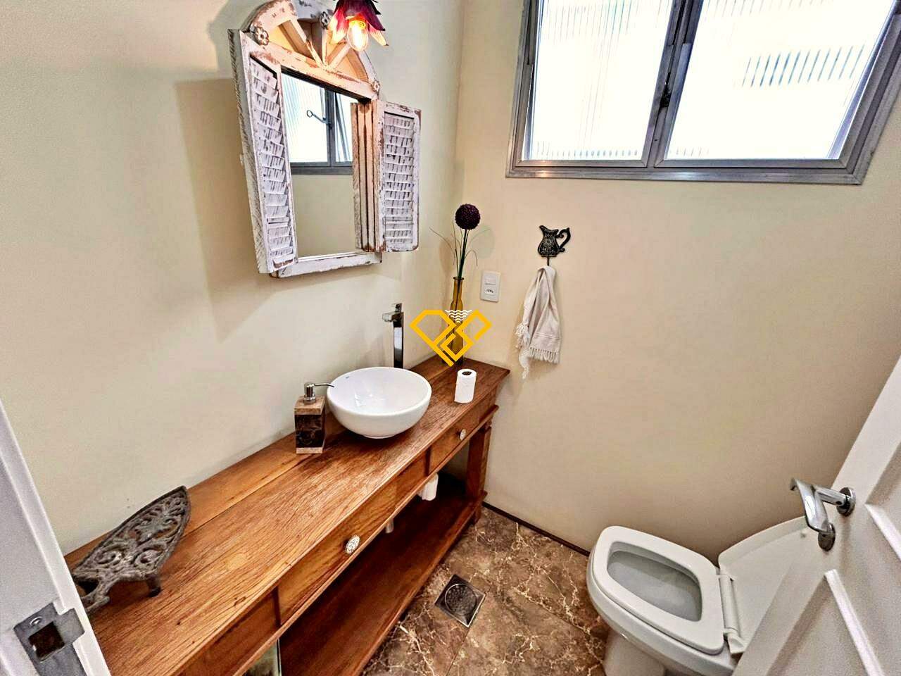 Apartamento à venda no Gonzaga: Lavabo
