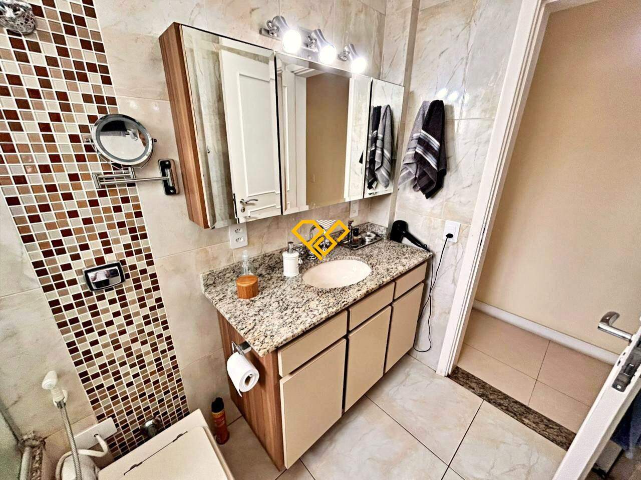 Apartamento à venda no Gonzaga: Wc suíte