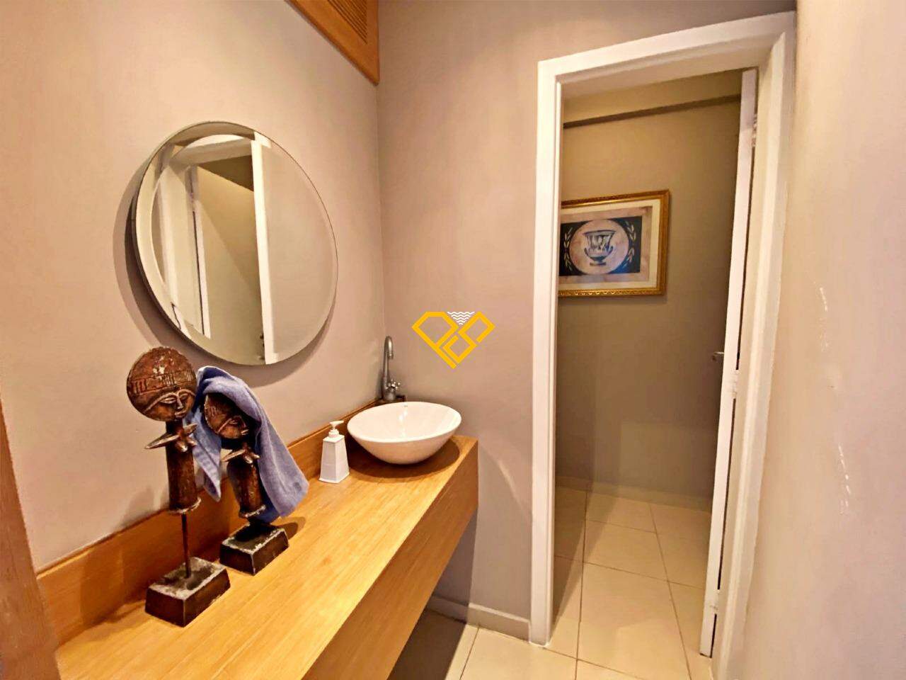 Apartamento à venda no Gonzaga: Lavabo