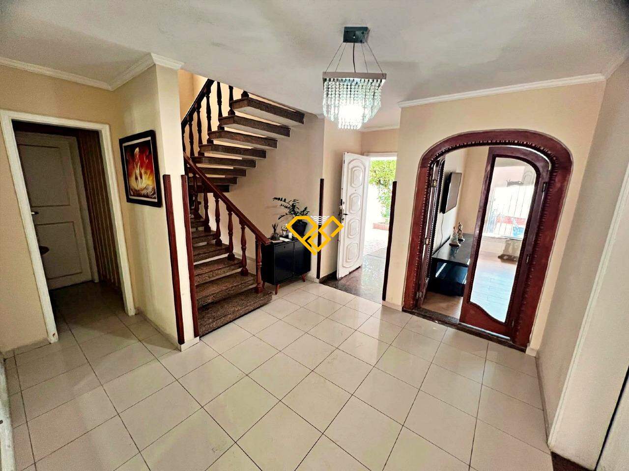 Casa à venda no Vila Belmiro: Acesso ao 2° piso