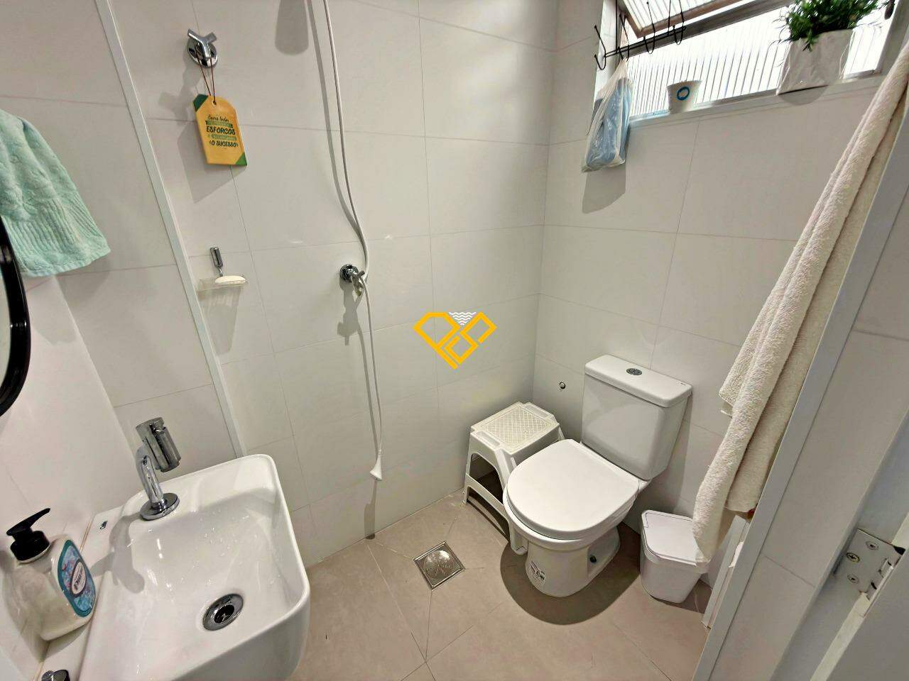 Apartamento à venda no Gonzaga: Wc de serviço