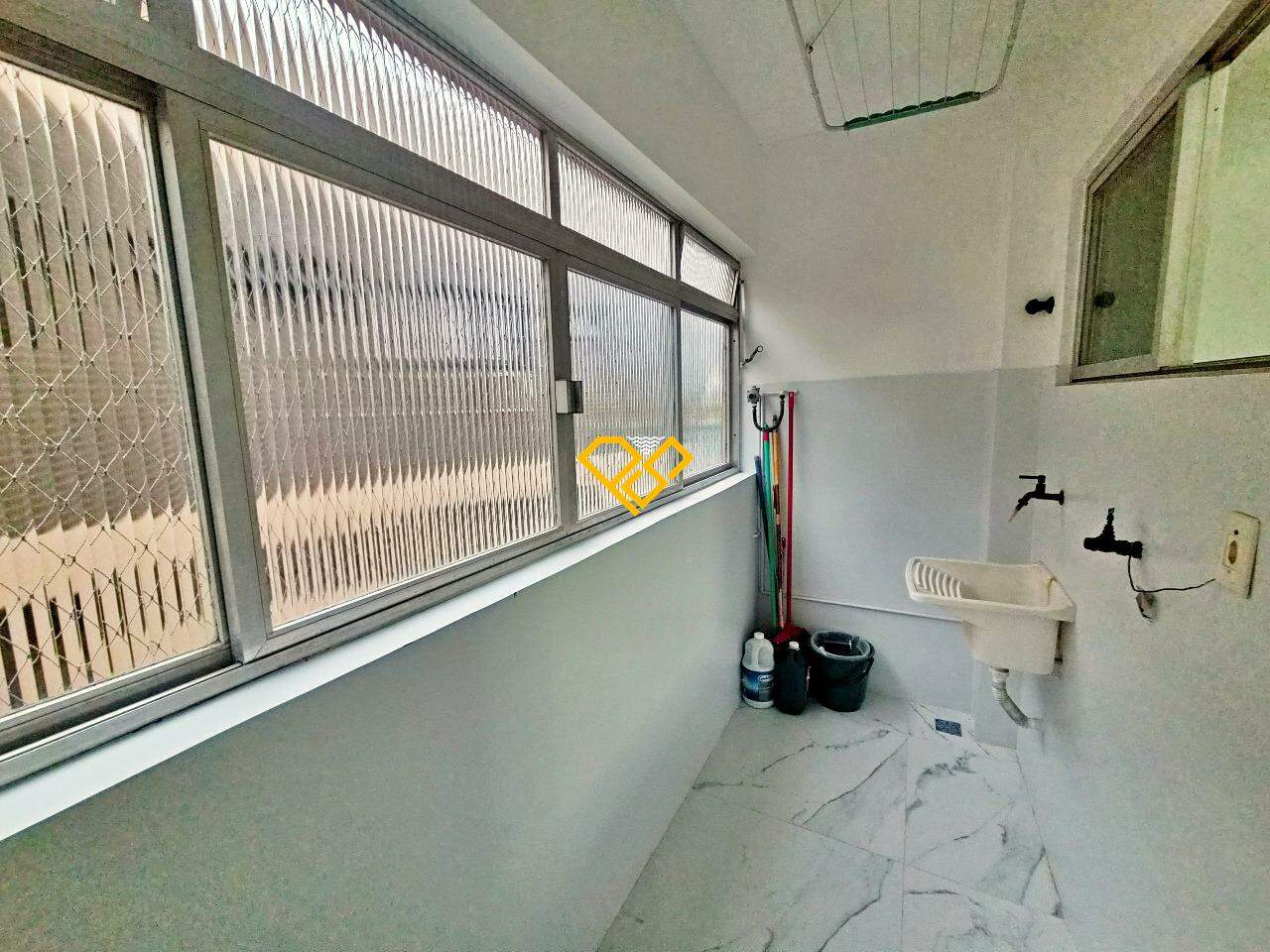Apartamento à venda no Ponta da Praia: Área de serviço