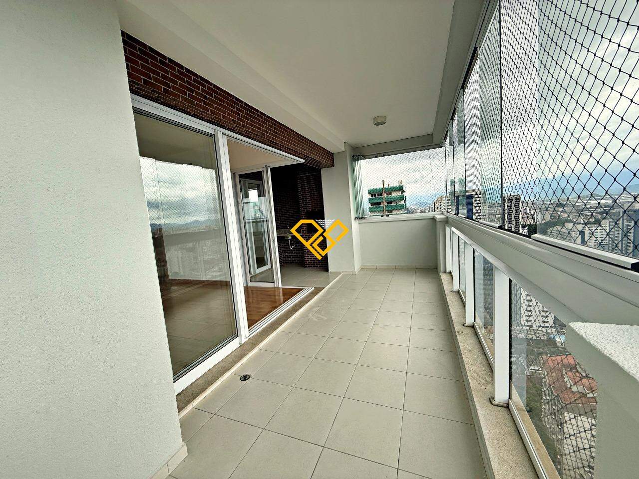 Apartamento para aluguel no Boqueirão: Varanda com churrasqueira