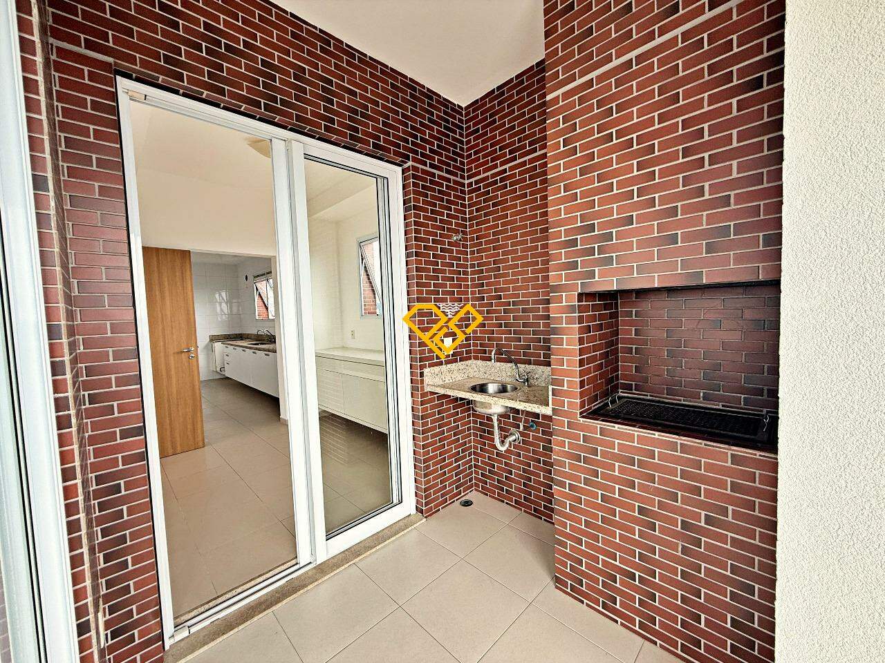 Apartamento para aluguel no Boqueirão: Varanda com churrasqueira
