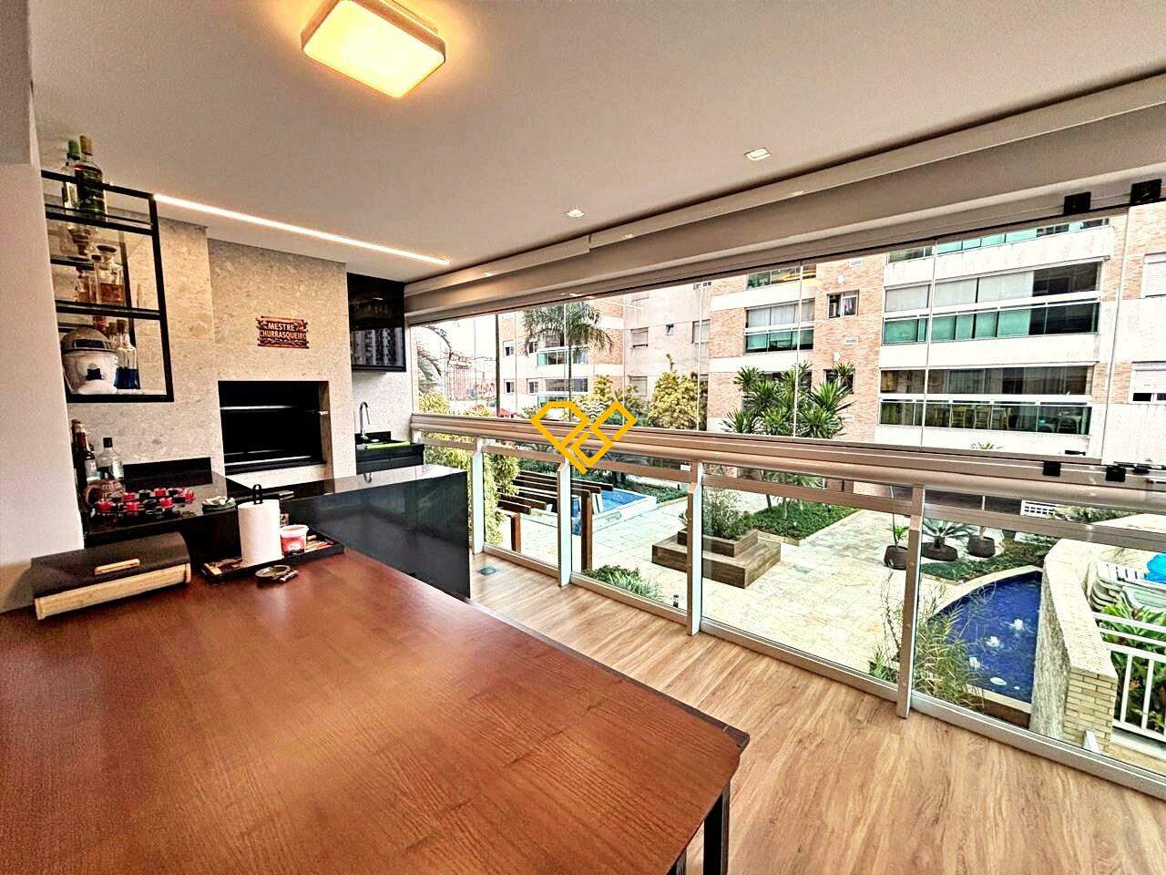 Apartamento à venda no Ponta da Praia: Varanda