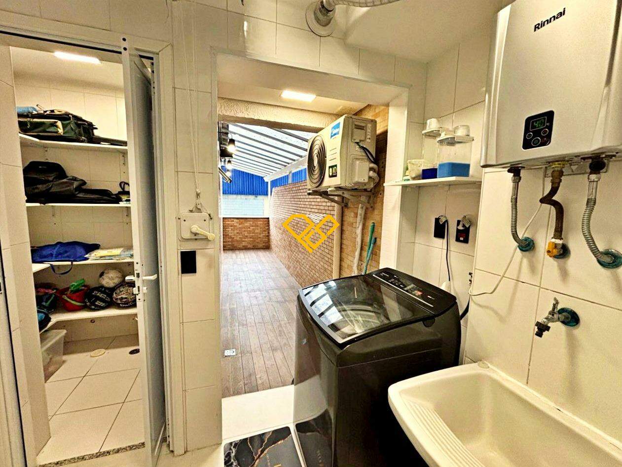 Apartamento à venda no Ponta da Praia: Área de serviço