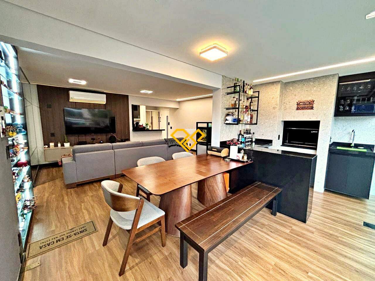 Apartamento à venda no Ponta da Praia: Sala