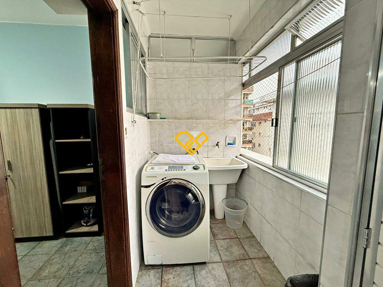 Apartamento à venda no Embaré: Área de serviço