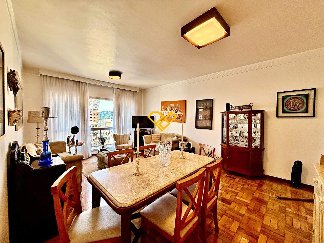 Apartamento à venda no Ponta da Praia: Sala