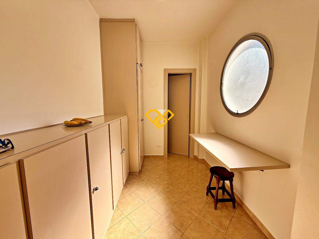 Apartamento à venda no Ponta da Praia: Dependência