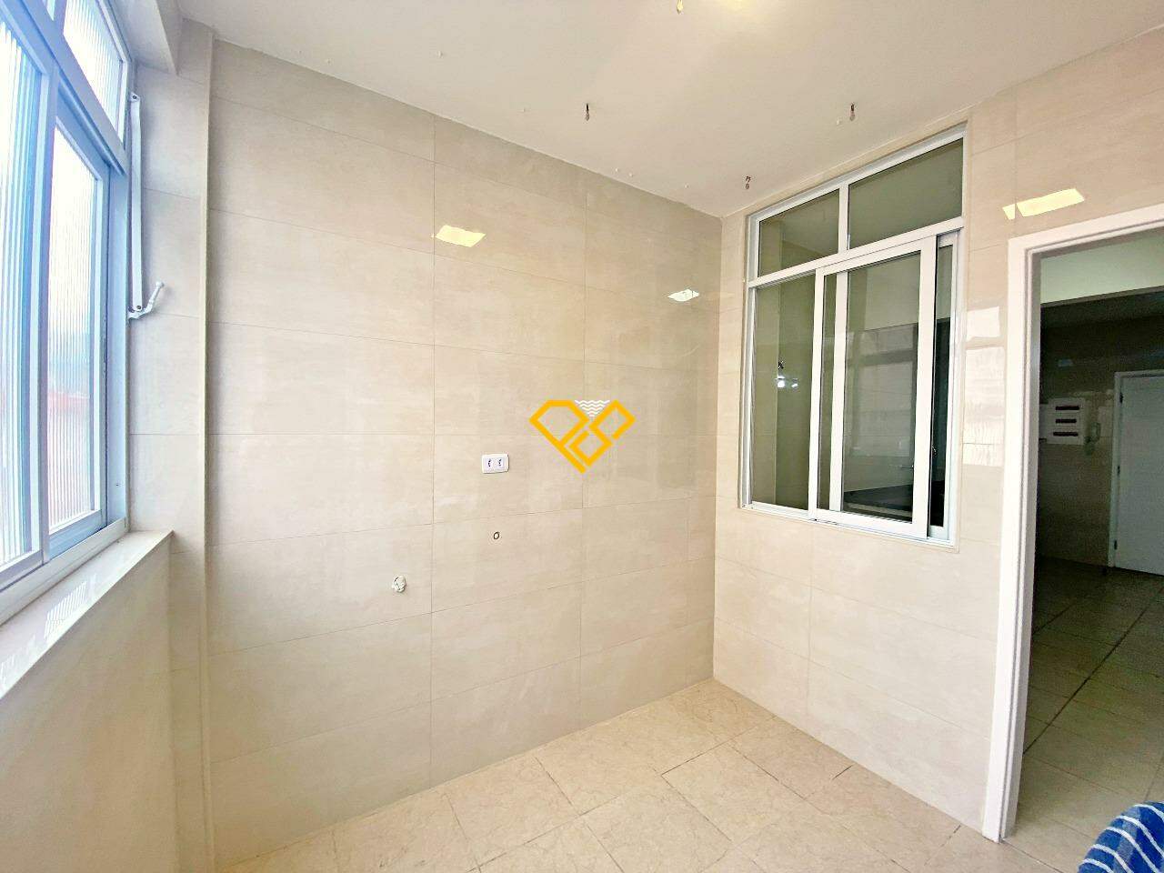 Apartamento para aluguel no Embaré: Área de serviço