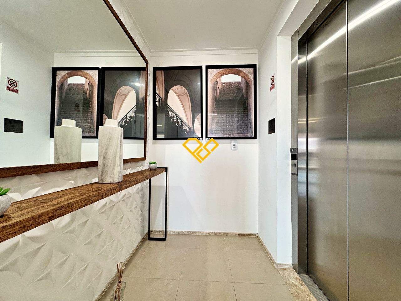 Apartamento para aluguel no Embaré: Hall privativo