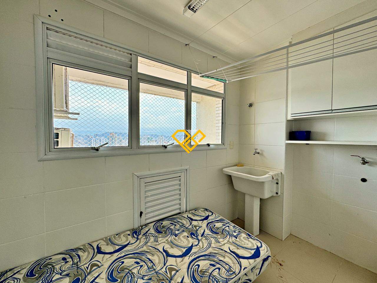 Apartamento para aluguel no Embaré: Área de serviço