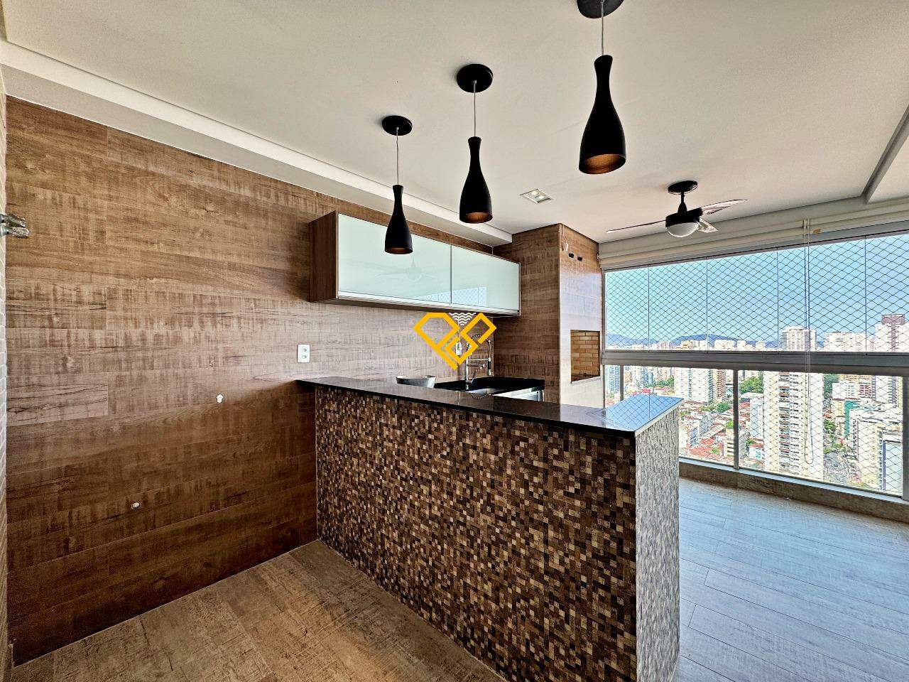 Apartamento para aluguel no Embaré: Varanda com churrasqueira