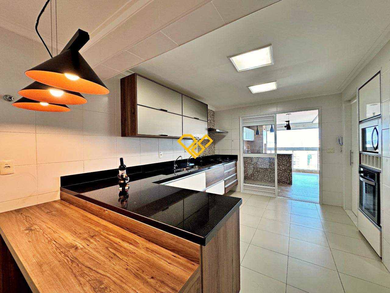 Apartamento para aluguel no Embaré: Cozinha