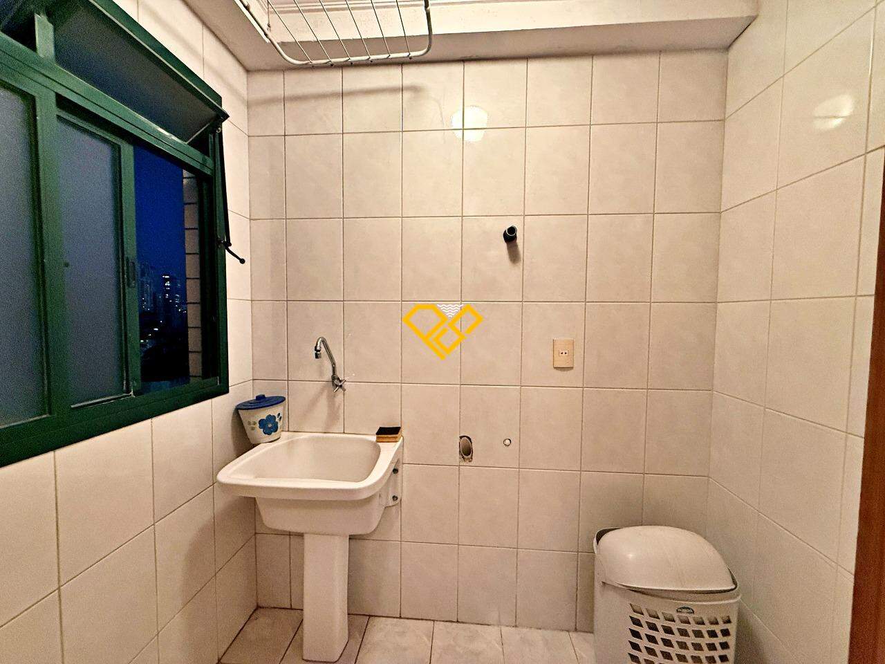 Apartamento à venda no Embaré: Área de serviço