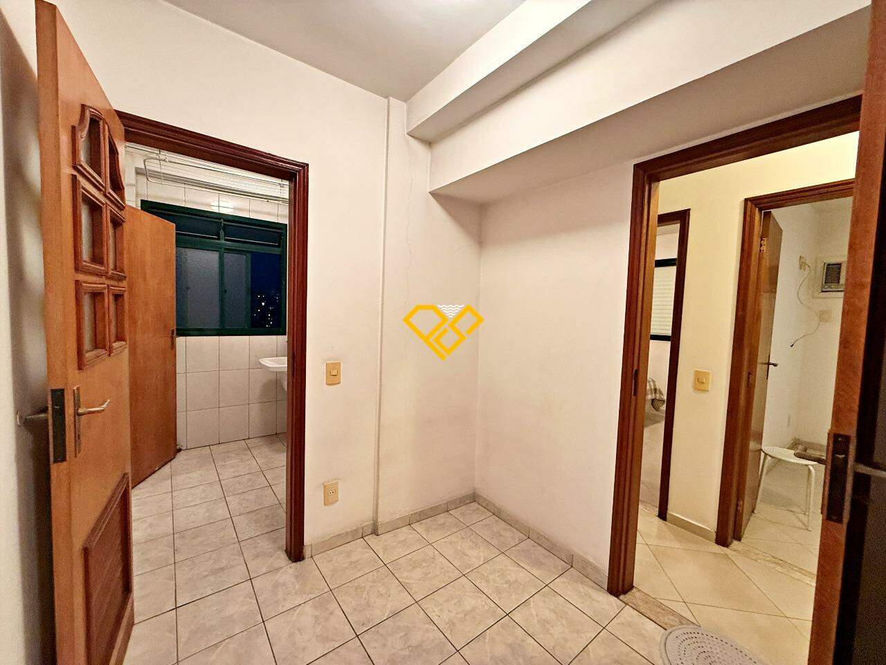 Apartamento à venda no Embaré: Dependência revertida