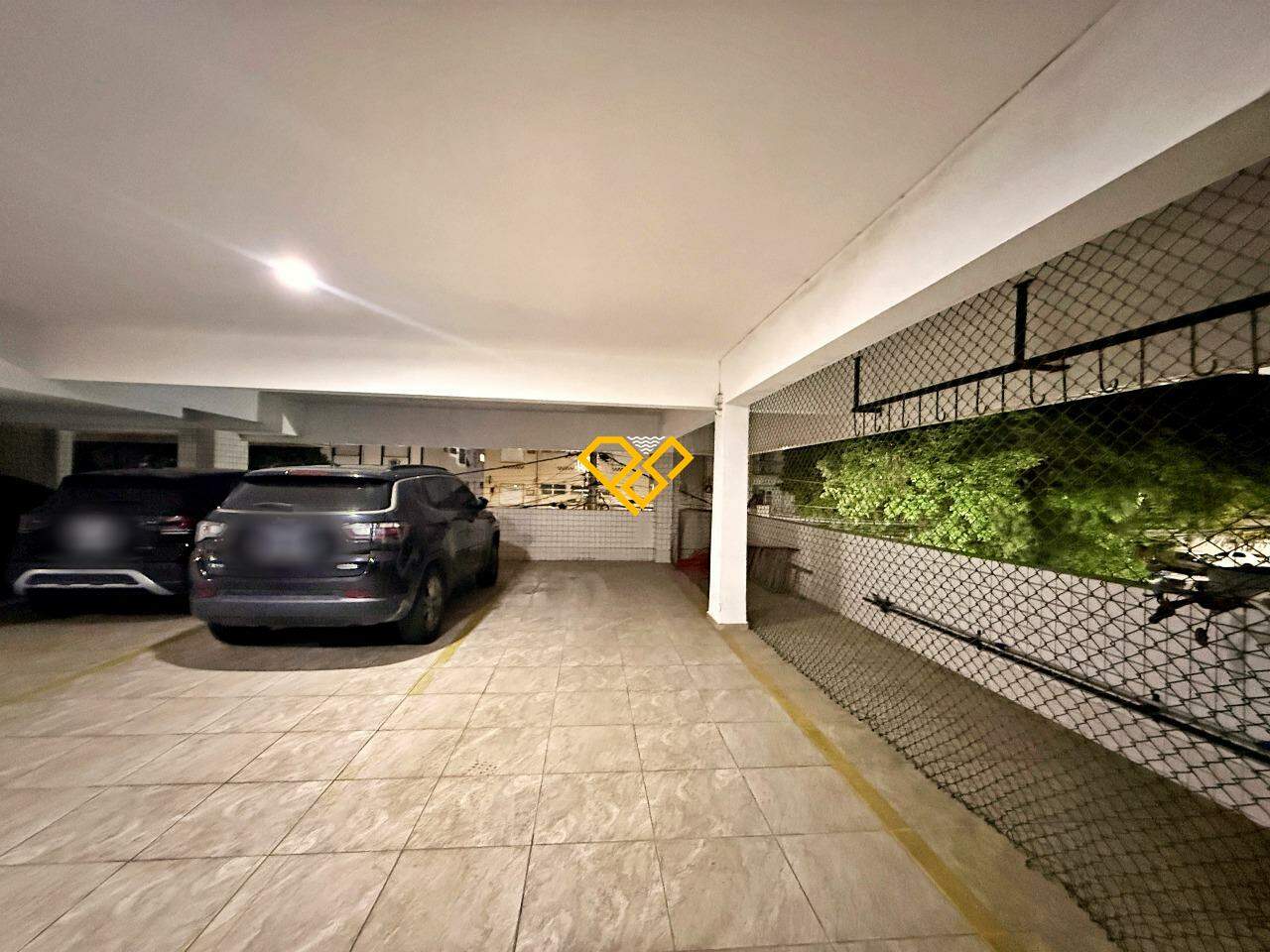 Apartamento à venda no Embaré: Garagem