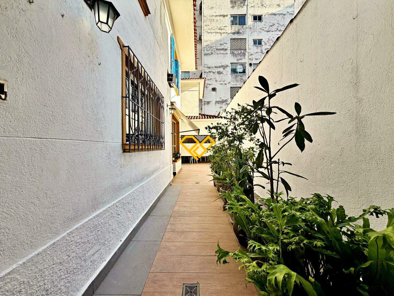 Casa à venda no Boqueirão: Quintal - garagem