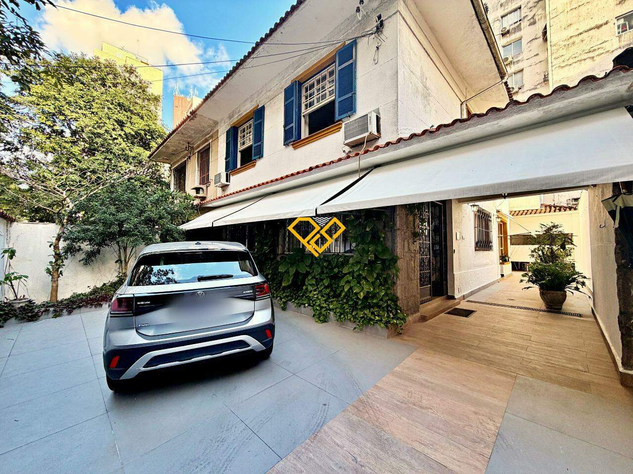 Casa à venda no Boqueirão: Entrada e garagem