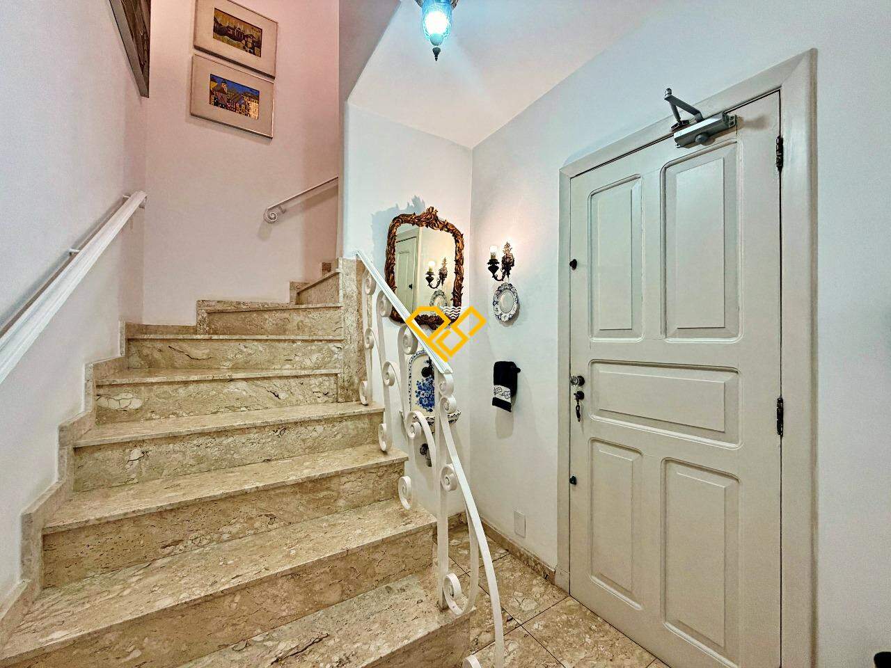 Casa à venda no Boqueirão: Acesso ao 2° piso