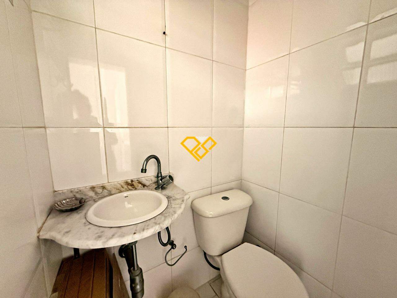 Casa à venda no Embaré: Wc de serviço