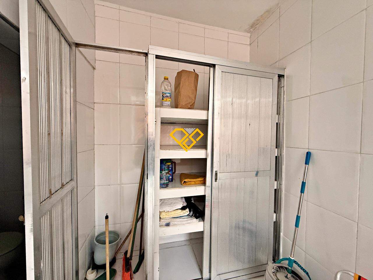 Casa à venda no Embaré: Despensa