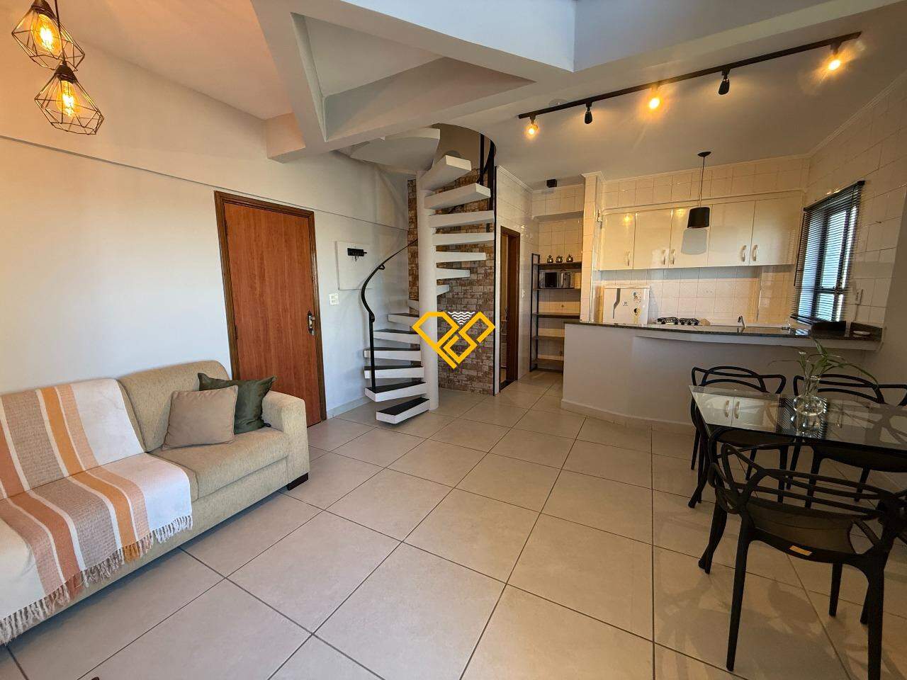Apartamento Duplex à venda no Ponta da Praia: Sala